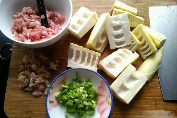 春笋酿文武肉的做法图解1