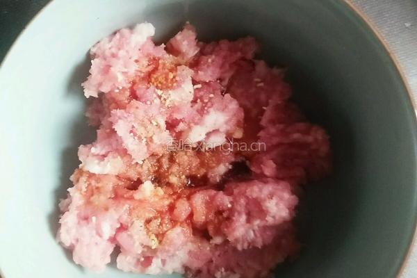 肉沫皮蛋汤的做法图解2