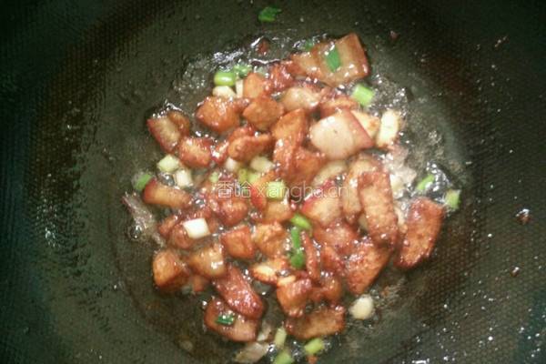 猪肉炒青椒红萝卜的做法图解3