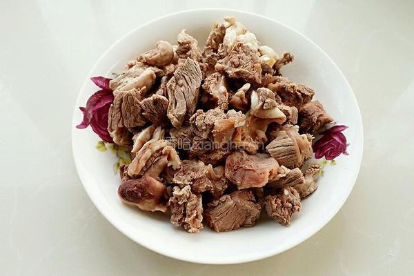 番茄土豆烧牛腩的做法图解2