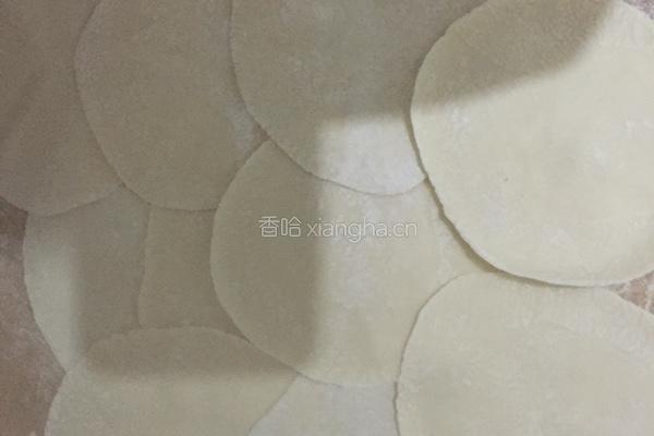 鸡蛋虾皮西葫芦水饺的做法图解7