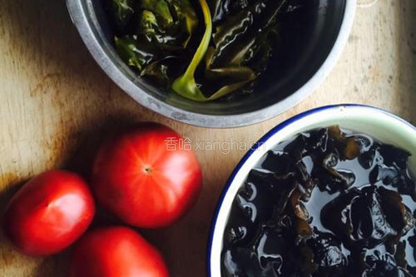 番茄海带蔬菜汤的做法图解1