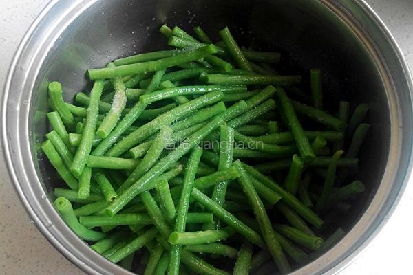 蒜末豇豆的做法图解5