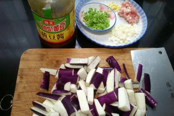 酱爆茄子的做法图解1