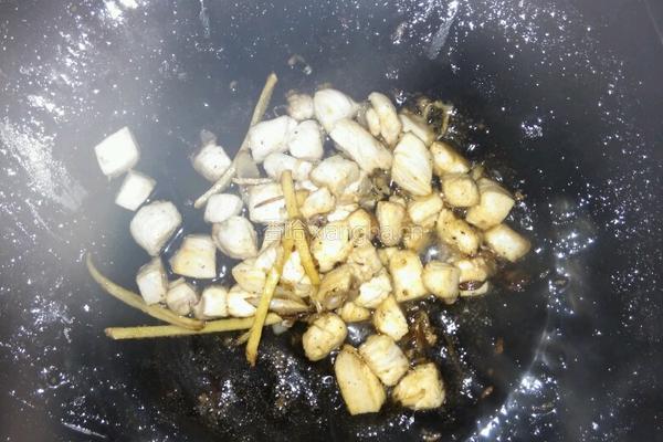 豌豆鸡丁的做法图解3