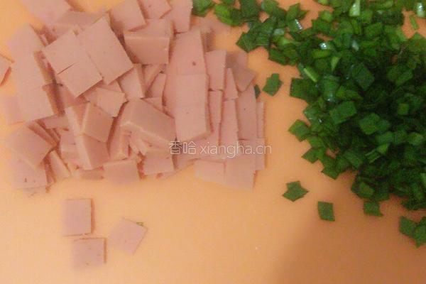 火腿韭菜鸡蛋饼。的做法图解3