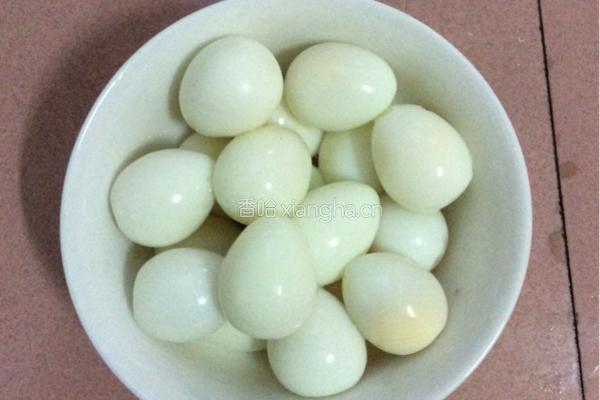 鹌鹑蛋烩金针菇的做法图解3