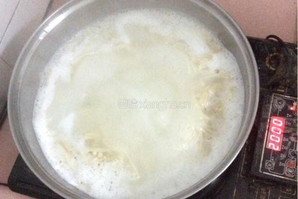 鹌鹑蛋烩金针菇的做法图解5