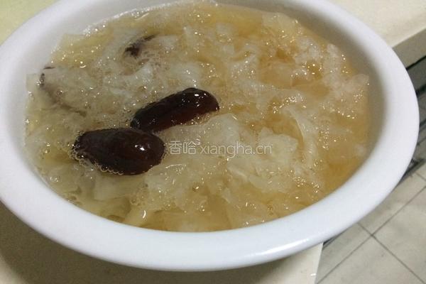 银耳红枣汤的做法图解3