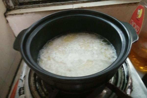 腊肉煲仔饭的做法图解1