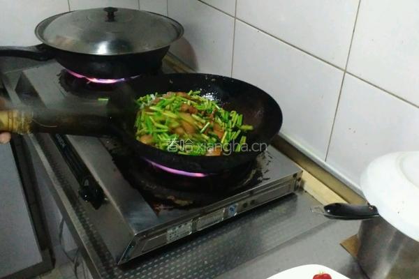 蒜苗五花肉的做法图解7