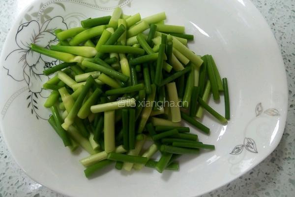 蒜苔炒肘花肉的做法图解2