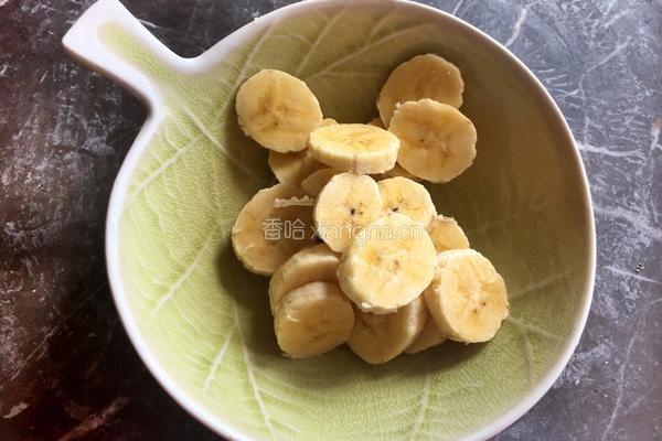 香蕉牛奶燕麦饮的做法图解2