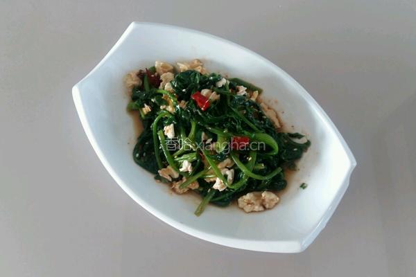 凉拌核桃仁菠菜的做法图解4