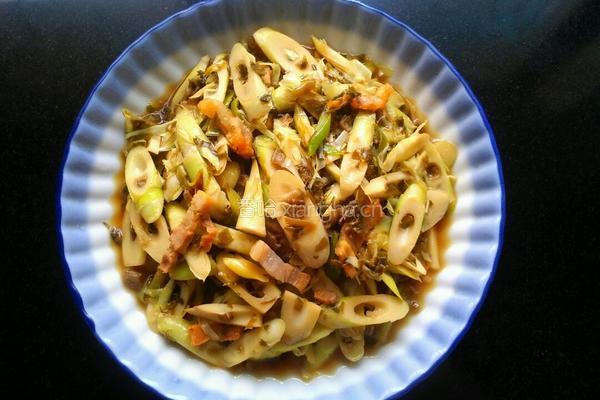 雪菜腊肉炒野笋的做法图解6