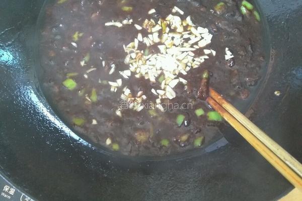 野生蘑菇炸酱面的做法图解9
