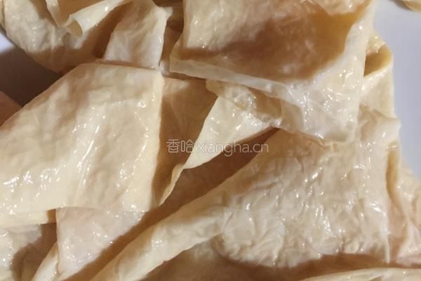豆腐皮包肉的做法图解2