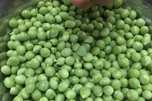 豌豆炒肉片的做法图解2