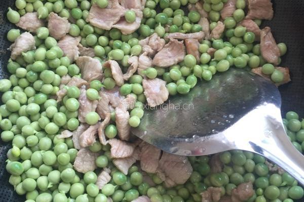 豌豆炒肉片的做法图解6