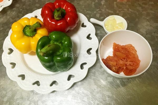 缤纷彩椒鸡肉片的做法图解1