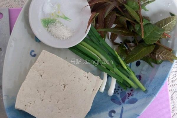  香椿拌豆腐的做法图解1