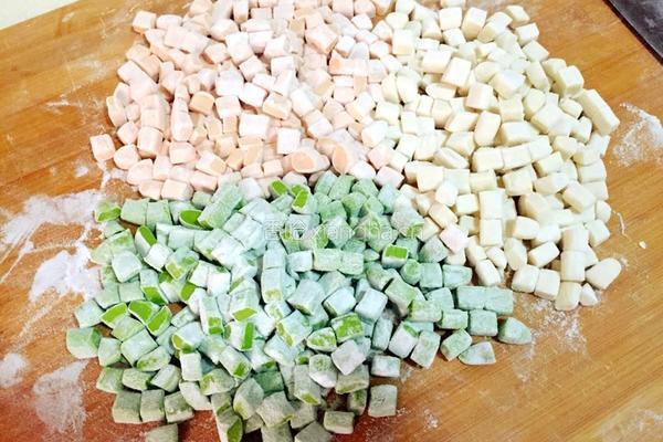 三色麻食的做法图解5