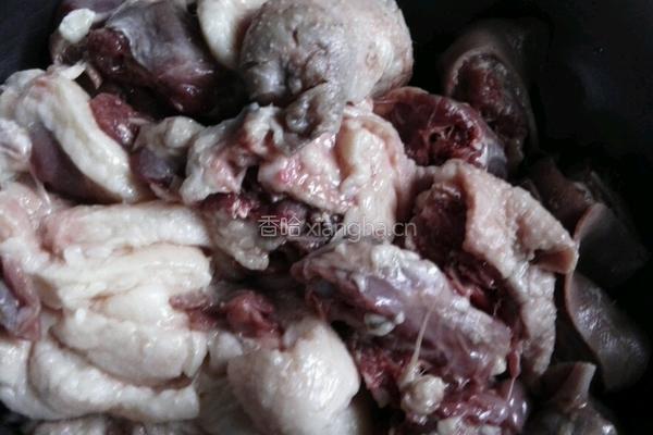 土豆炖鹅肉的做法图解3