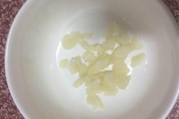 凉拌金针菇的做法图解3