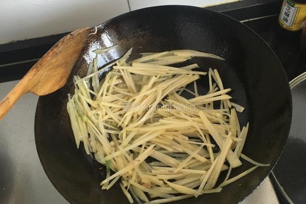 晴晴牌醋溜土豆丝的做法图解4