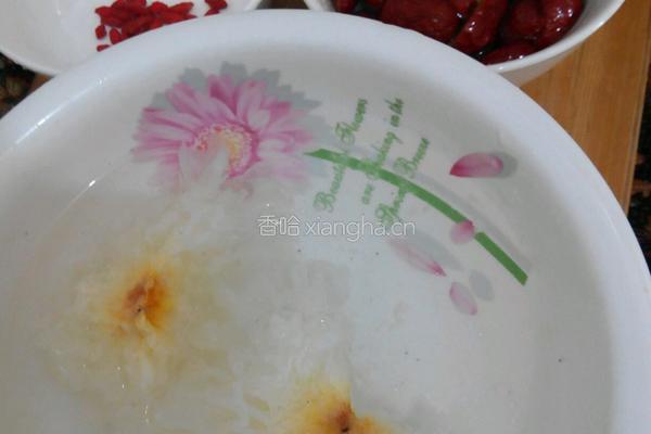 红枣银耳汤的做法图解1