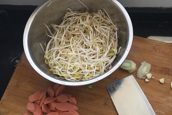 炒绿豆芽的做法图解1