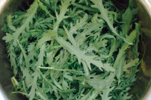 凉拌茼蒿叶的做法图解2