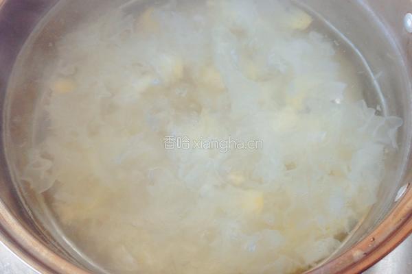 冰糖银耳红枣羹的做法图解3