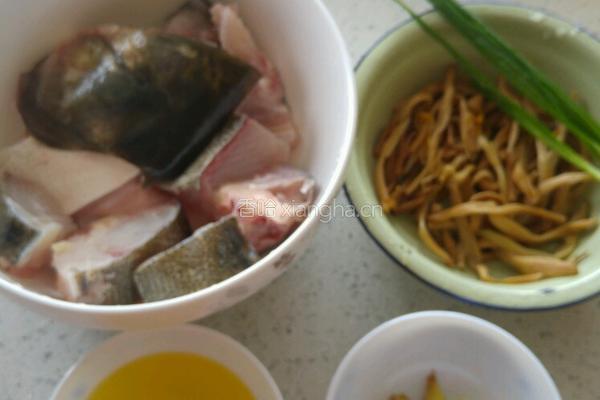 鱼头味增汤的做法图解1