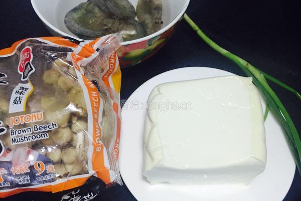 豆腐鲜虾煲的做法图解1