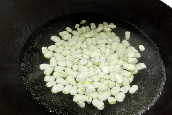 香辣蚕豆的做法图解3