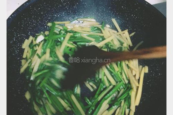 土豆丝炒韭菜的做法图解8
