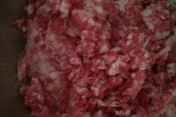 猪肉酸菜包子的做法图解2