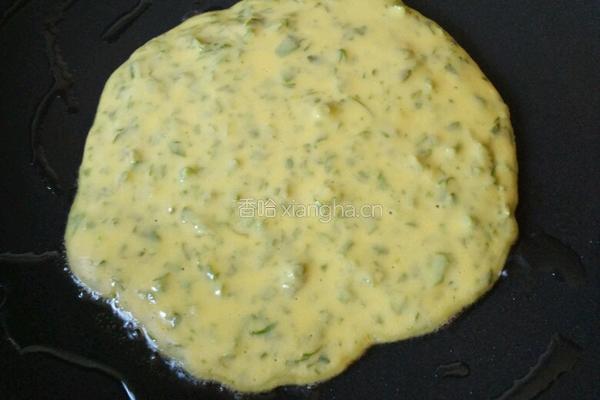 香椿鸡蛋玉米饼的做法图解3