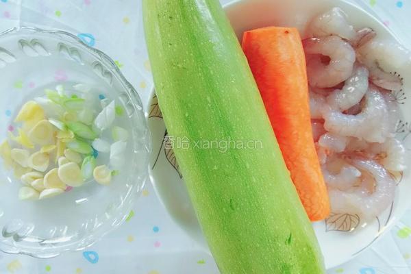 角瓜虾仁的做法图解1