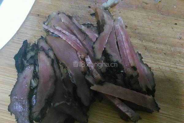 湖南熏腊肉炒包菜的做法图解3