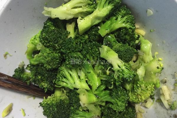 凉拌西兰花的做法图解2