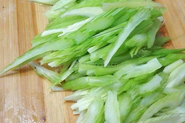 芹菜炒香干的做法图解3