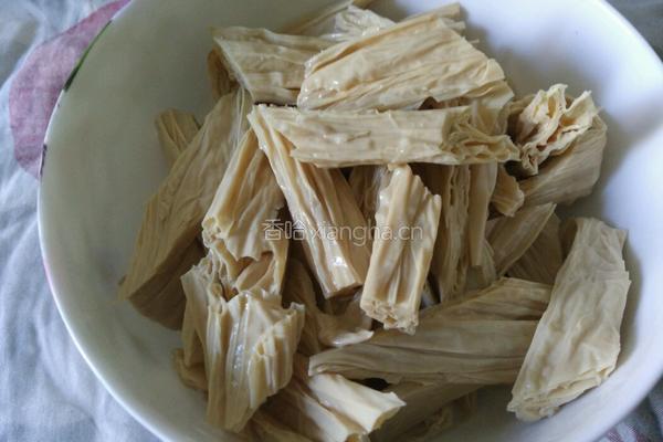 黄瓜炒腐竹的做法图解2
