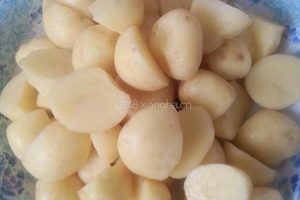 红烧肉闷土豆的做法图解2
