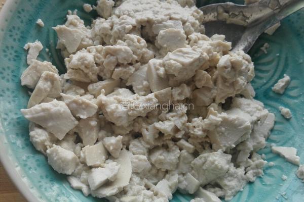 香煎豆腐香椿饼的做法图解2