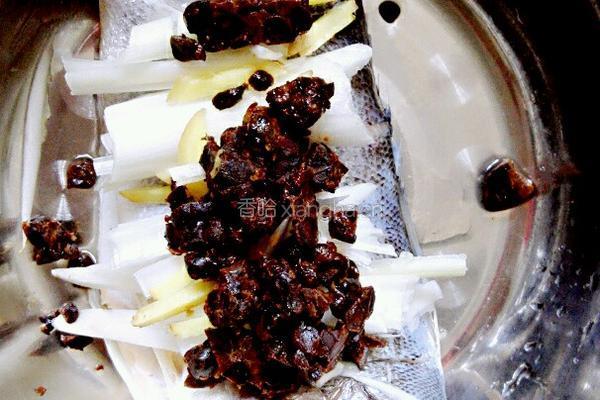 豆豉蒸鲈鱼的做法图解2