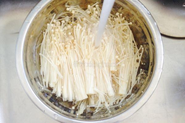 油泼金针菇的做法图解2