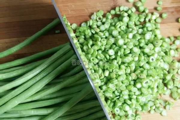 自制酸豆角炒肉沫的做法图解2