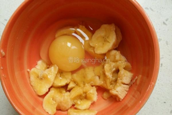 香蕉鸡蛋饼的做法图解1